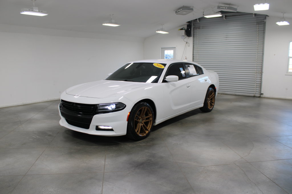 Used 2016 Dodge Charger R/T RWD image 4