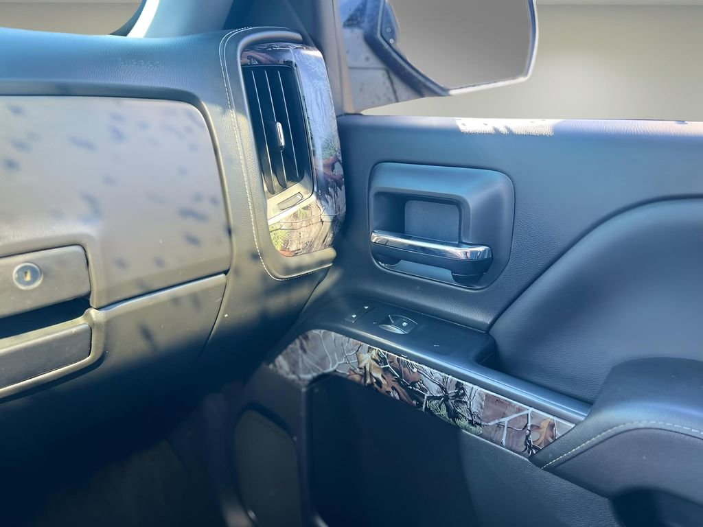 Used 2018 Chevrolet Silverado 1500 LTZ Z71 w/ Realtree Edition image 22