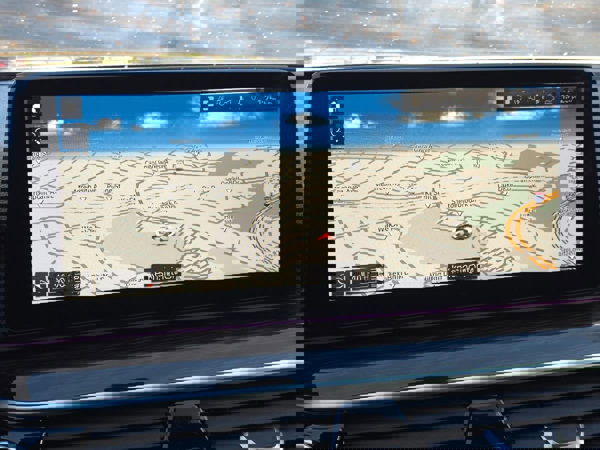 Used 2023 BMW 530e xDrive w/ Premium Package image 32