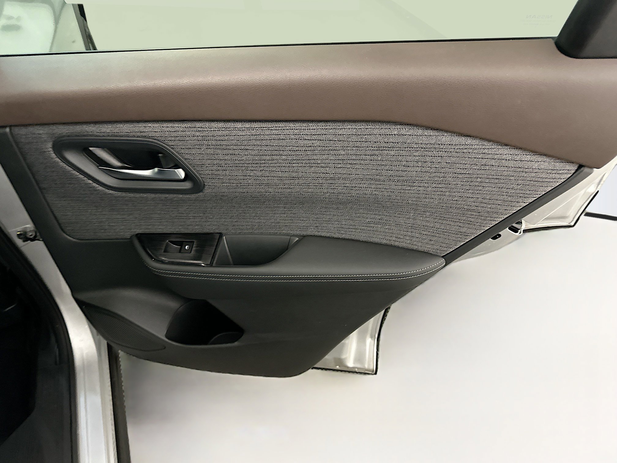 Used 2023 Nissan Rogue SV image 31