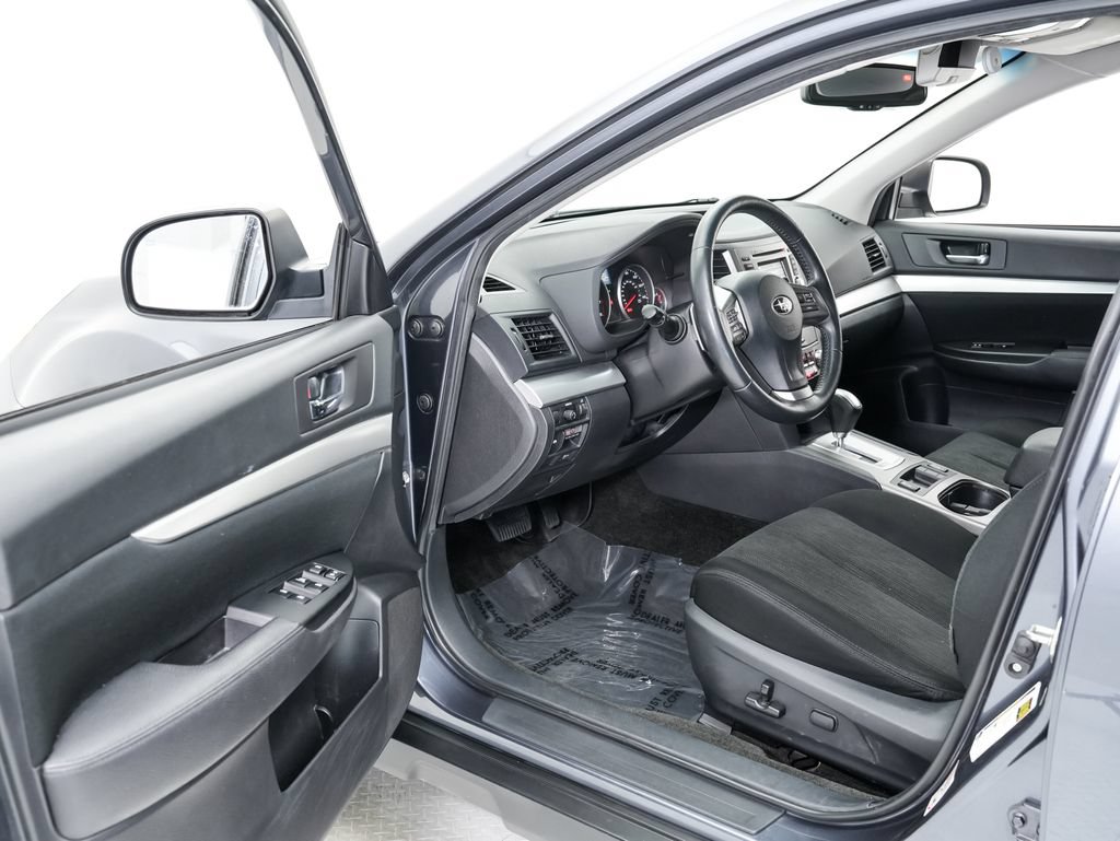 Used 2014 Subaru Outback 2.5i Premium AWD/4WD image 6