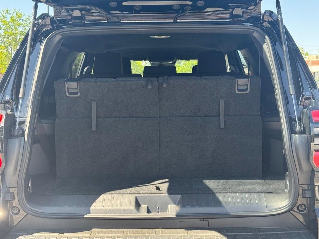 Used 2025 Toyota 4Runner SR5 AWD/4WD image 4