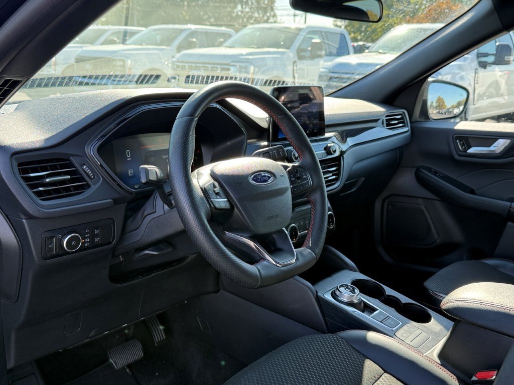 Used 2025 Ford Escape ST-Line Select AWD/4WD image 11