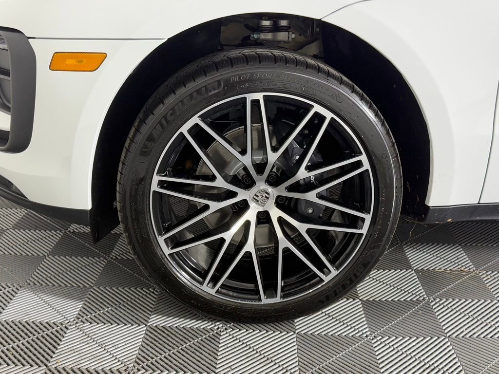 New 2026 Porsche Macan image 11