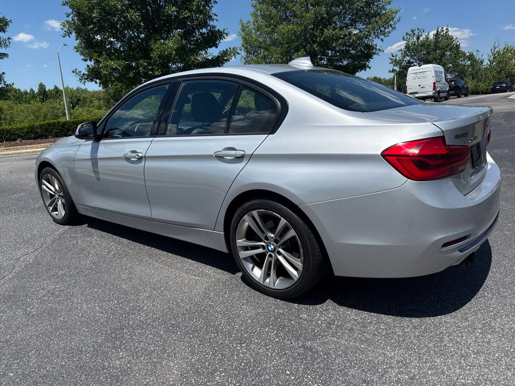 Used 2018 BMW 330i xDrive Sedan AWD/4WD image 4