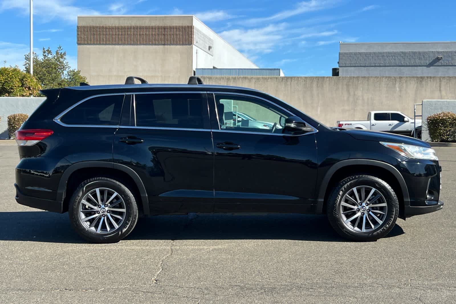 Used 2018 Toyota Highlander XLE FWD image 6