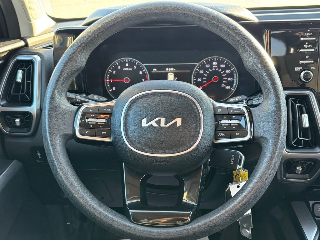 Used 2023 Kia Sorento LX image 12