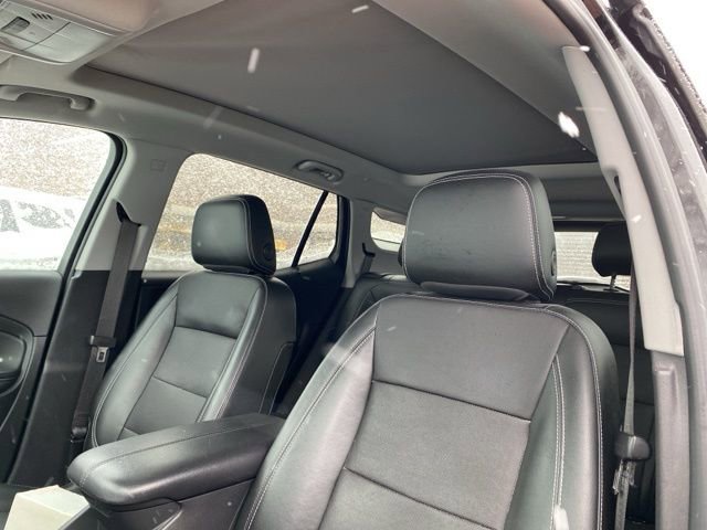 Used 2022 GMC Terrain SLT w/ Elevation Edition image 3