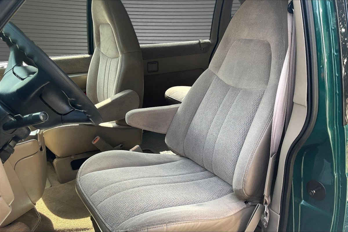Used 2000 Chevrolet Astro Passenger RWD image 18