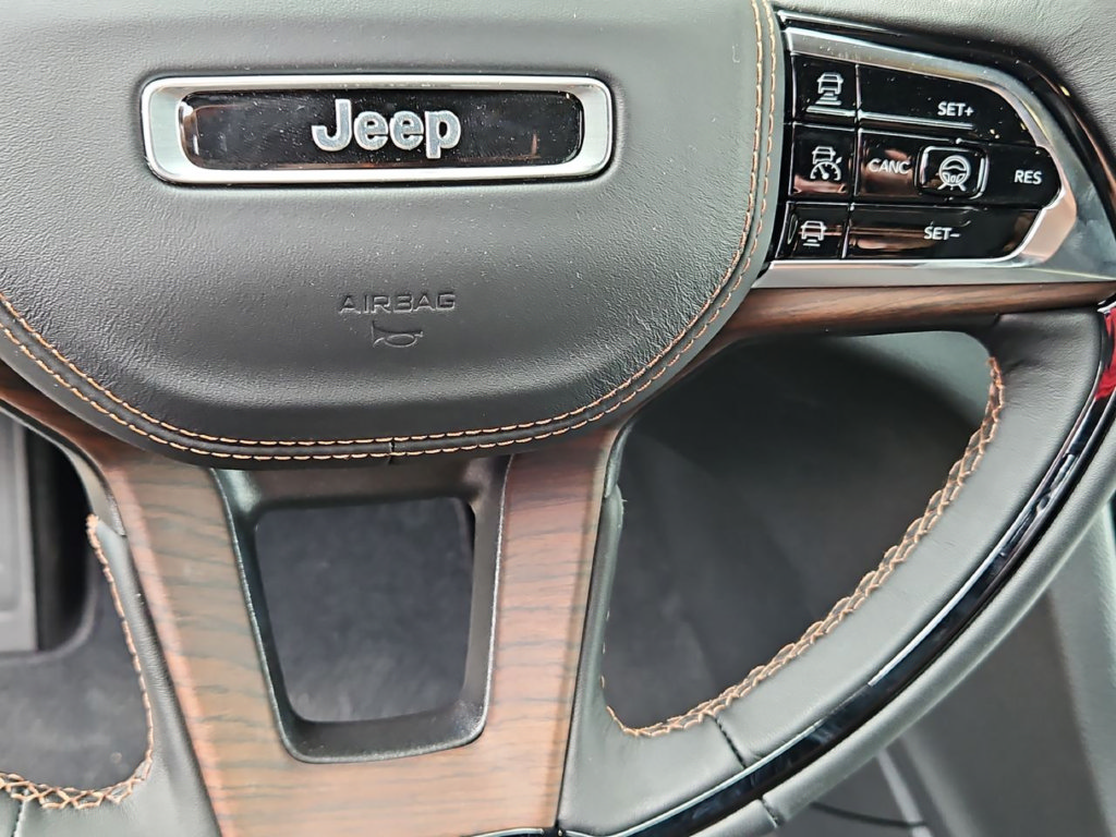 Used 2024 Jeep Grand Cherokee L Summit w/ Advanced Protech Group IV AWD/4WD image 23