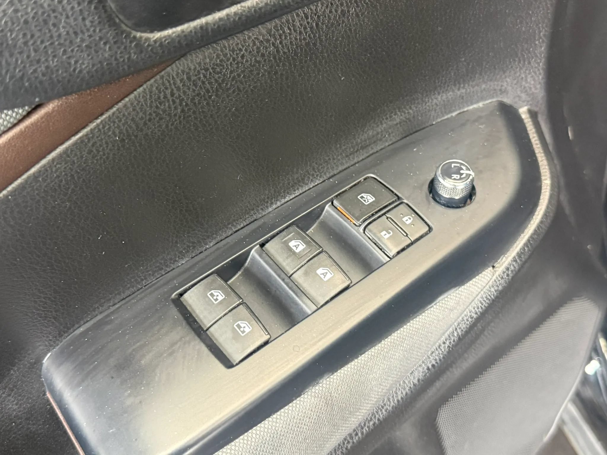 Used 2019 Toyota Highlander LE AWD/4WD image 19