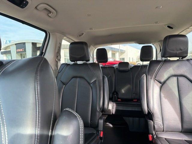 Used 2024 Chrysler Pacifica Touring-L image 23