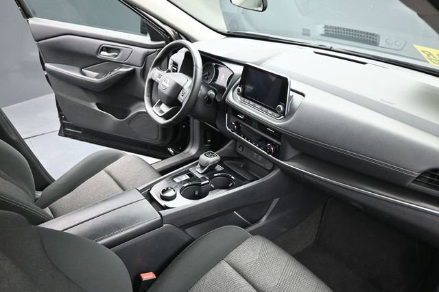 Used 2025 Nissan Rogue SV AWD/4WD image 33