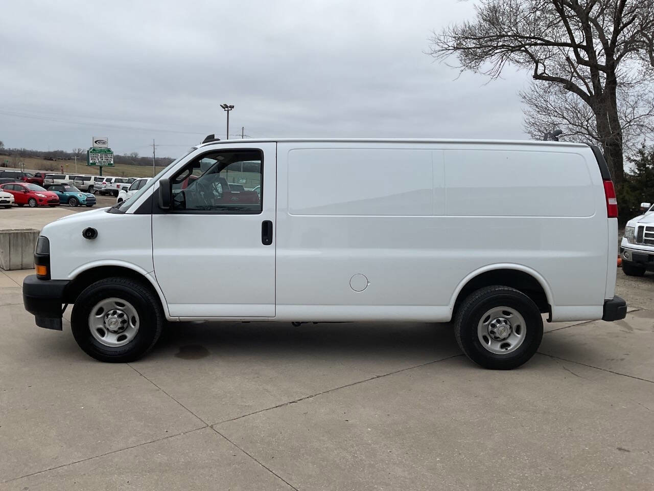 Used 2022 Chevrolet Express 2500 w/ Driver Convenience Package image 6