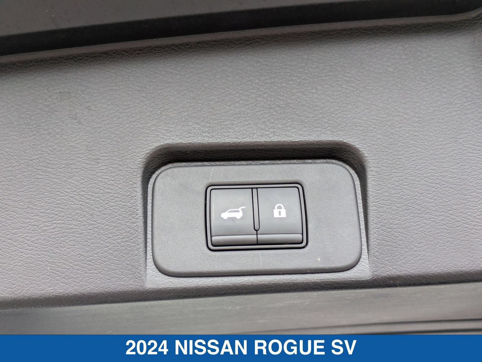 Used 2024 Nissan Rogue SV AWD/4WD image 33