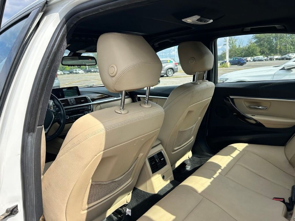 Used 2017 BMW 330i xDrive Sedan AWD/4WD image 11