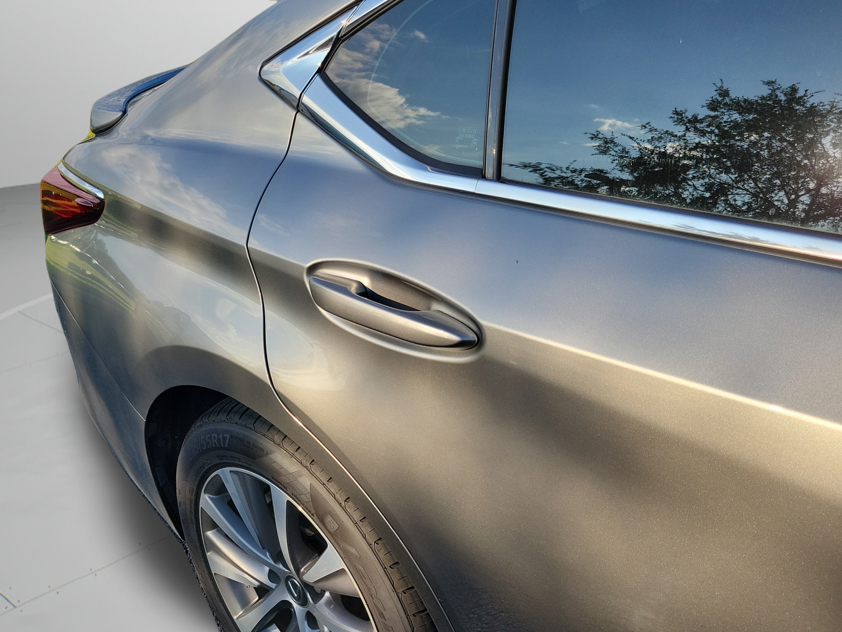 Used 2021 Lexus ES 300h w/ Premium Package FWD image 21