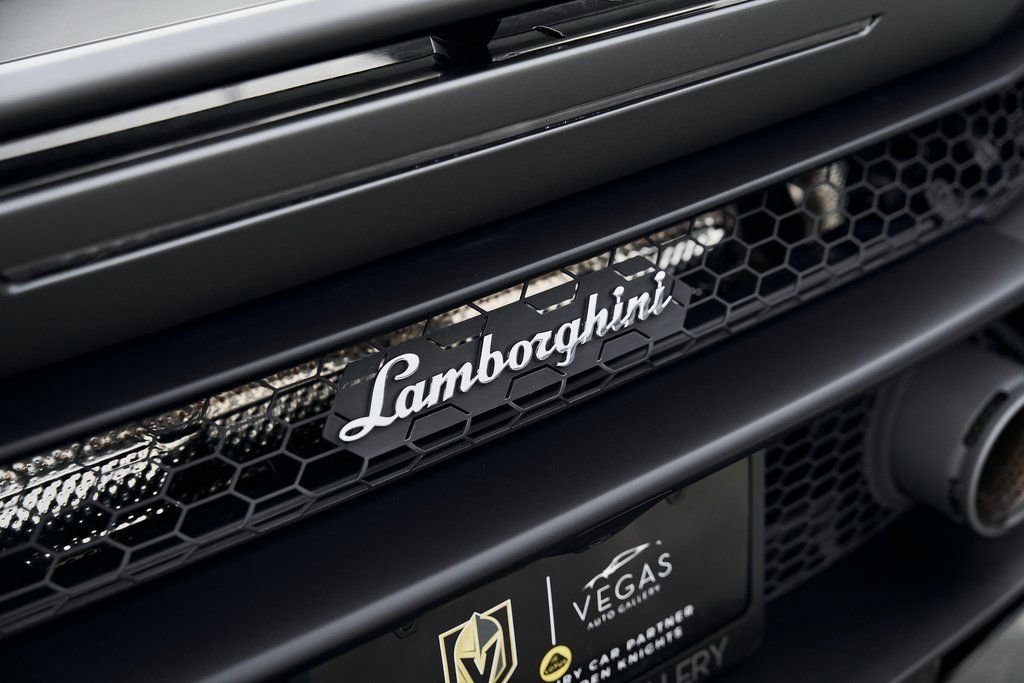Used 2023 Lamborghini Huracan EVO image 13