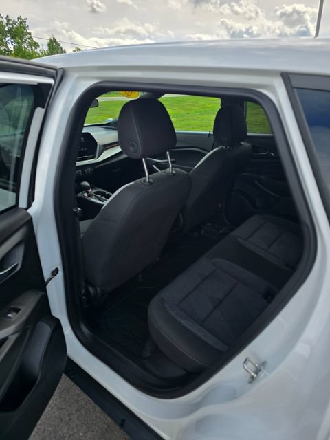 Used 2024 Chevrolet Trax RS w/ Sunroof Package FWD image 29