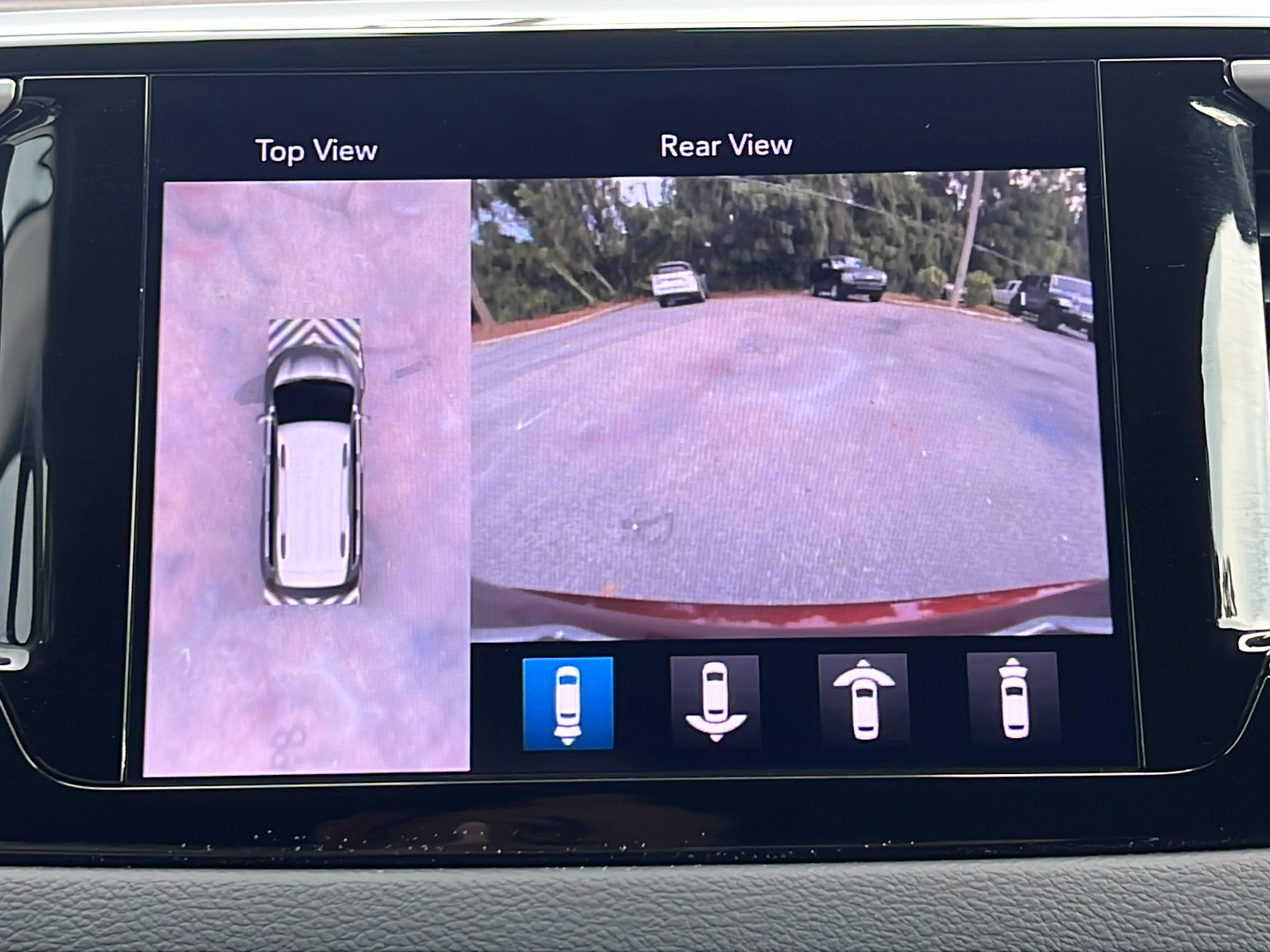 Used 2019 Chrysler Pacifica Touring Plus w/ Advanced Safetytec Group FWD image 16