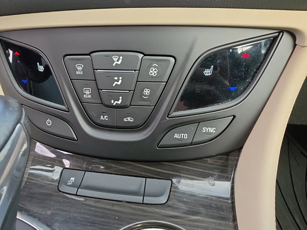 Used 2020 Buick Envision Essence w/ LPO, Cargo Package FWD image 23