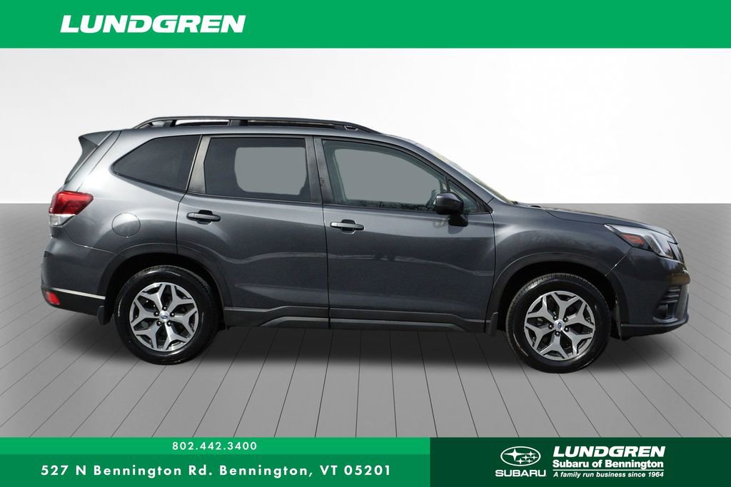 Used 2023 Subaru Forester Premium image 2