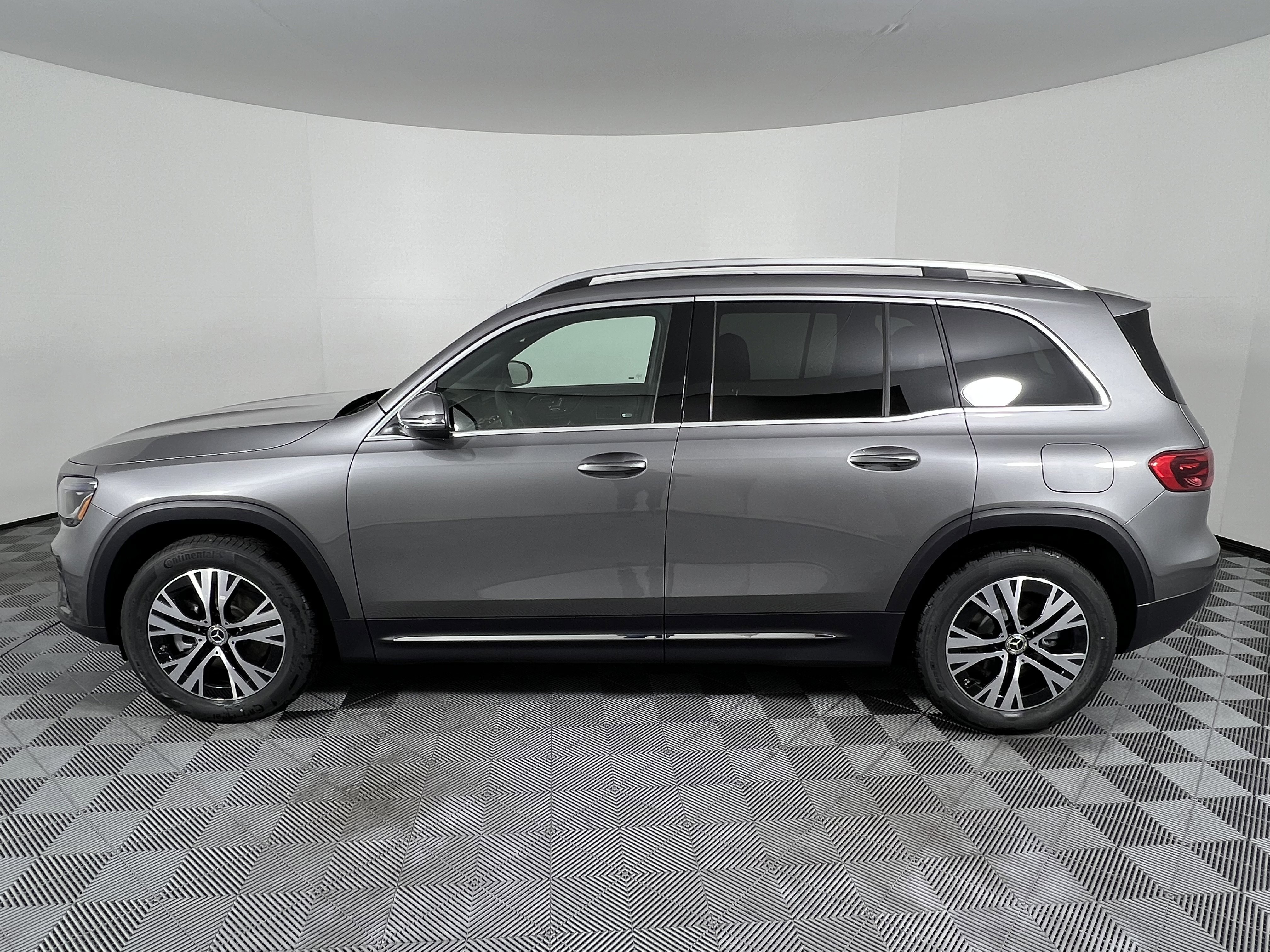 New 2026 Mercedes-Benz GLB 250 4MATIC image 9