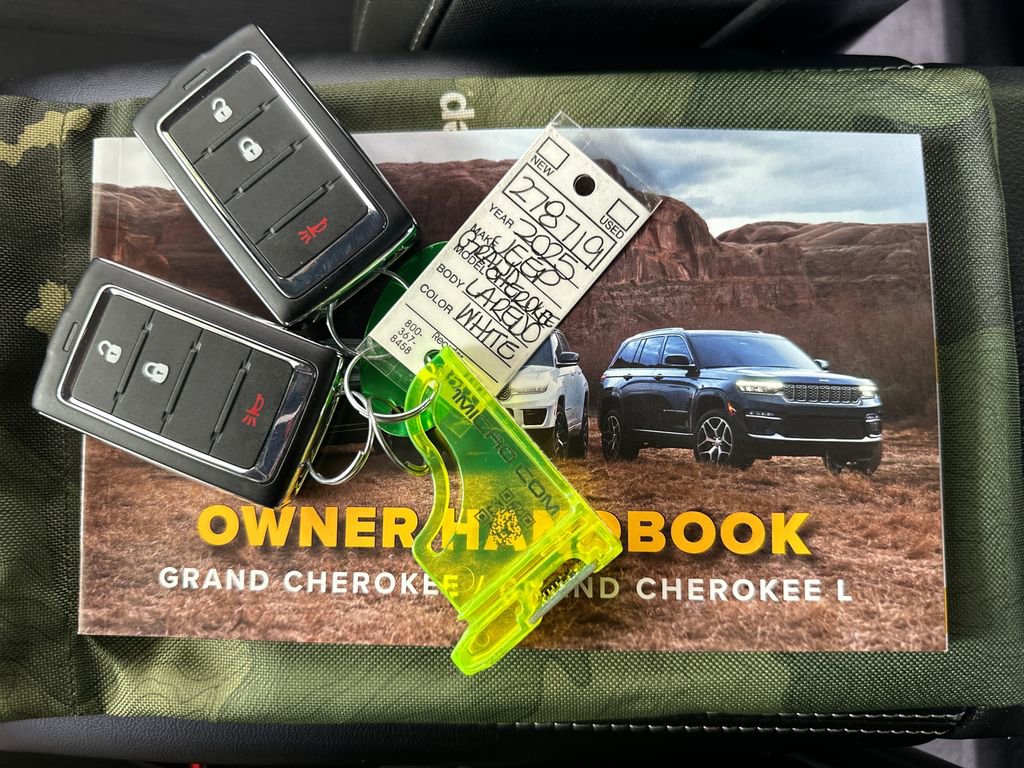 Used 2025 Jeep Grand Cherokee Laredo w/ Trailer Tow Package image 40