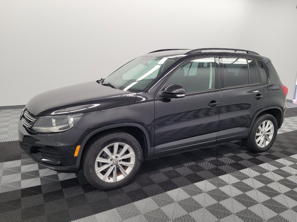 Used 2017 Volkswagen Tiguan Limited w/ Premium Package FWD image 2