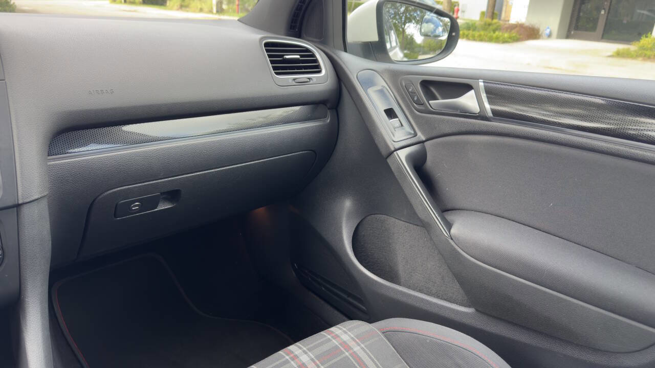 Used 2013 Volkswagen Golf 4-Door image 16