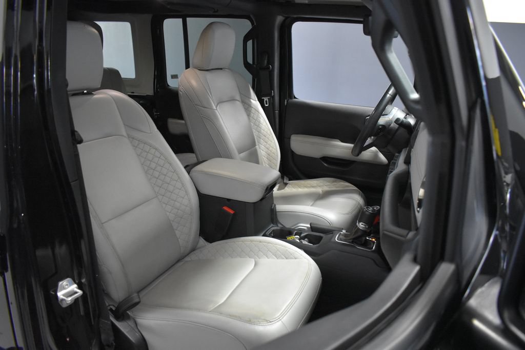 Used 2022 Jeep Wrangler Unlimited Sahara AWD/4WD image 14
