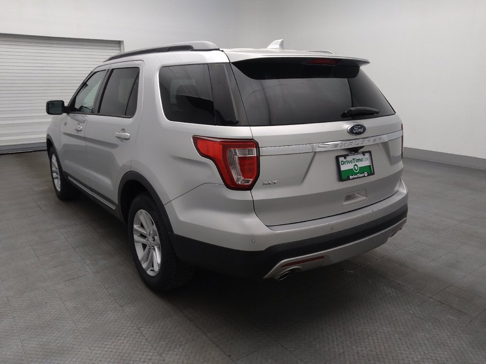 Used 2017 Ford Explorer XLT FWD image 5