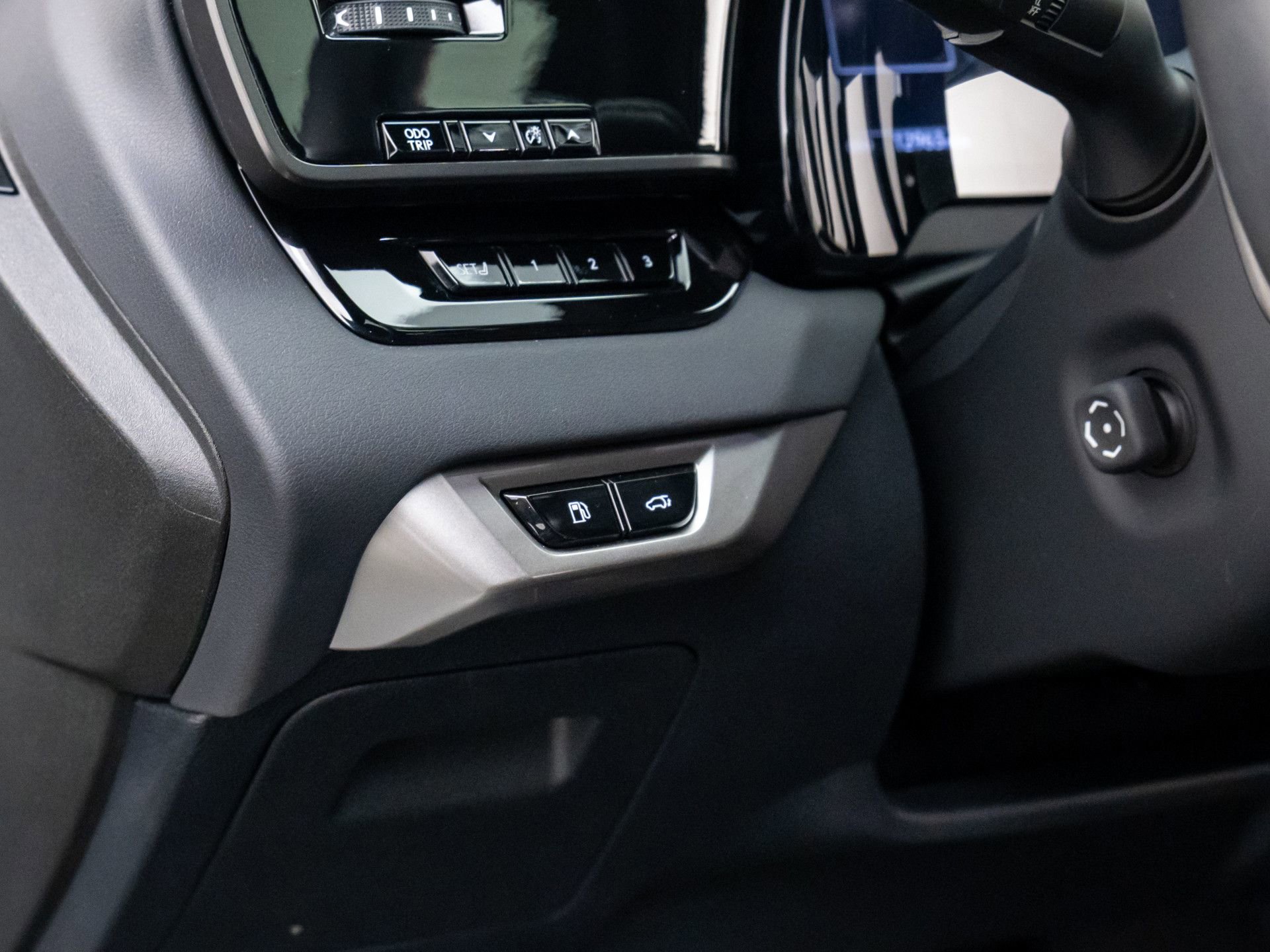 Used 2023 Lexus RX 350 Premium Plus w/ Accessory Package (Z1) image 18