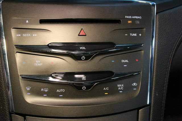 Used 2013 Lincoln MKS AWD image 26