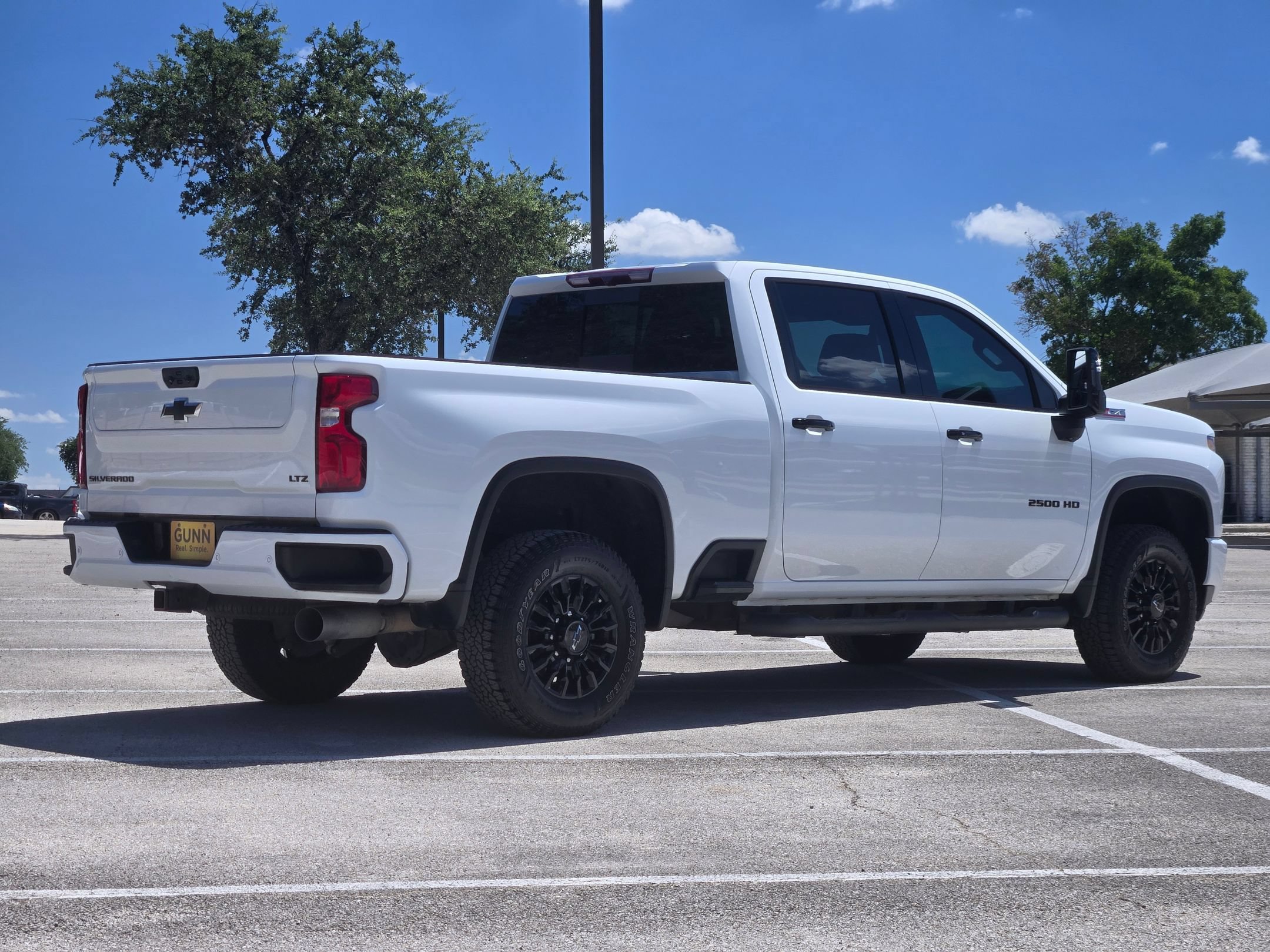 Used 2023 Chevrolet Silverado 2500 LTZ w/ LTZ Plus Package AWD/4WD image 3