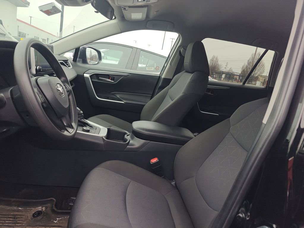 Used 2025 Toyota RAV4 XLE image 6