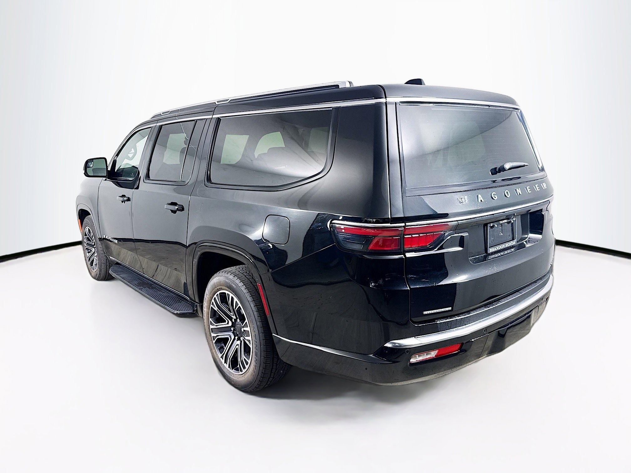 Used 2023 Jeep Wagoneer L Series II image 31