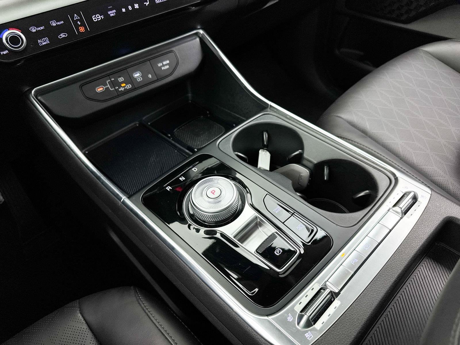 Certified 2025 Kia Carnival SX w/ SX Dark Edition Package FWD image 29