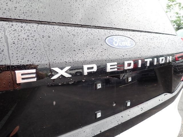 Used 2025 Ford Expedition Platinum w/ Driver's Package AWD/4WD image 5