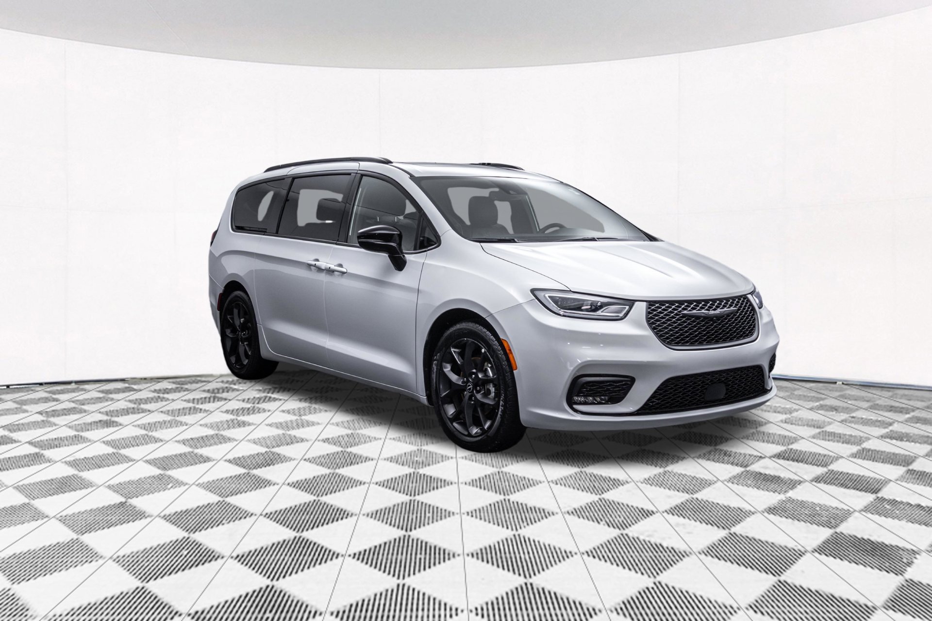 Used 2025 Chrysler Pacifica Limited FWD image 15