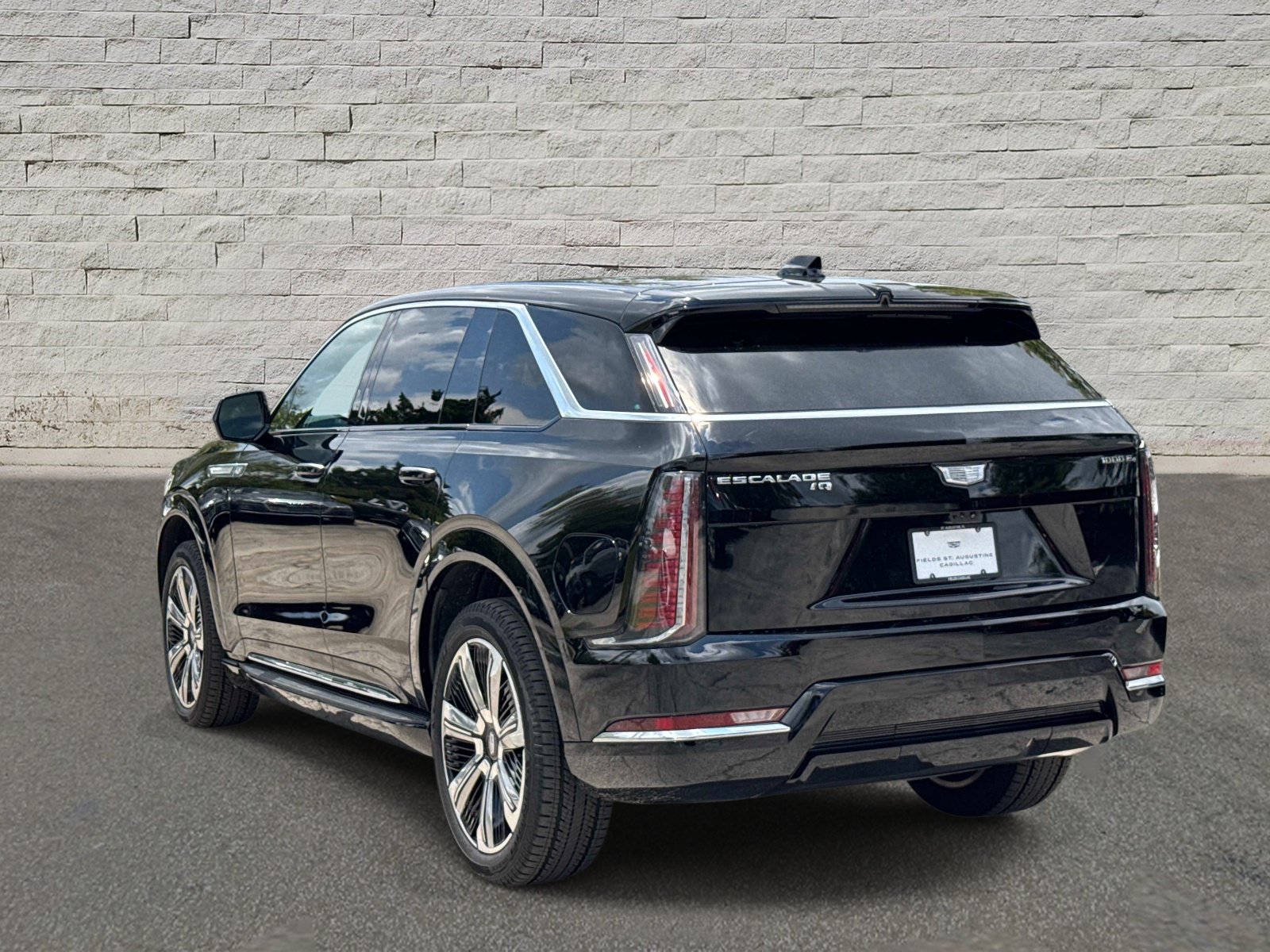 Certified 2025 Cadillac Escalade IQ Luxury 2 w/ LPO, Premium Carpet Package AWD/4WD image 3