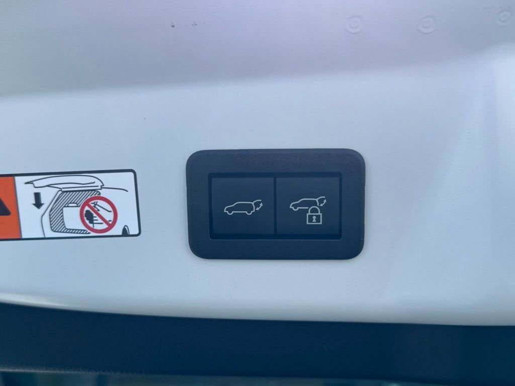 Used 2024 Toyota Prius Prime Premium w/ Advanced Technology Package image 17