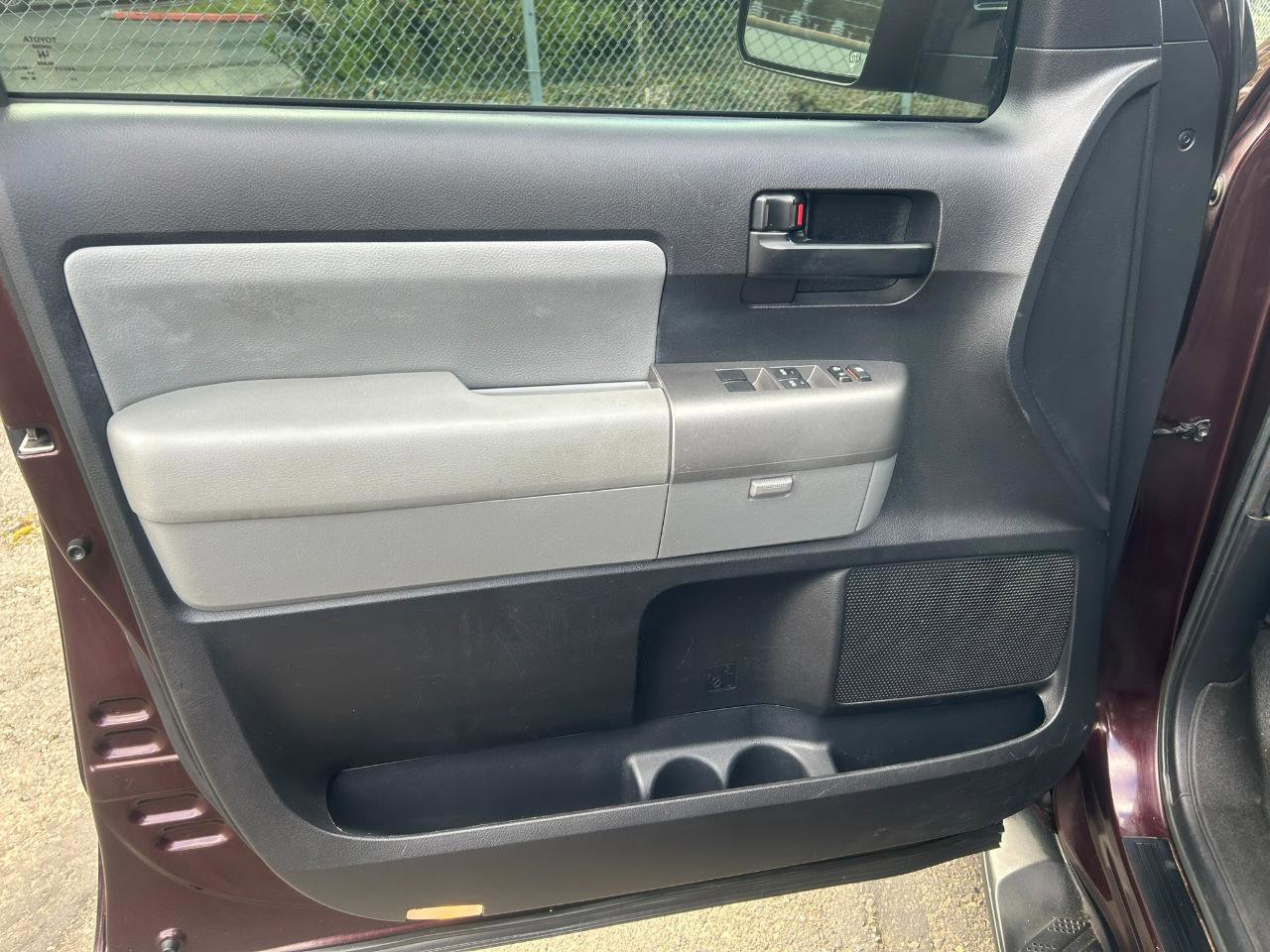 Used 2016 Toyota Sequoia SR5 w/ Premium Package image 9