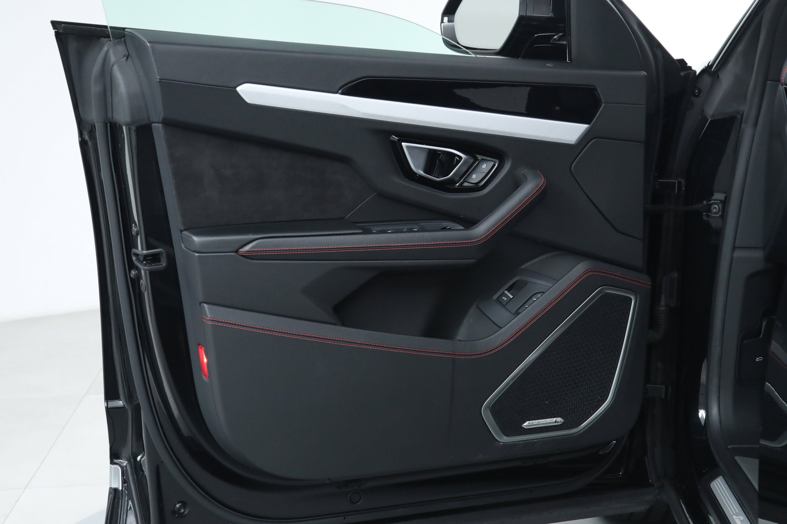 Used 2022 Lamborghini Urus image 21