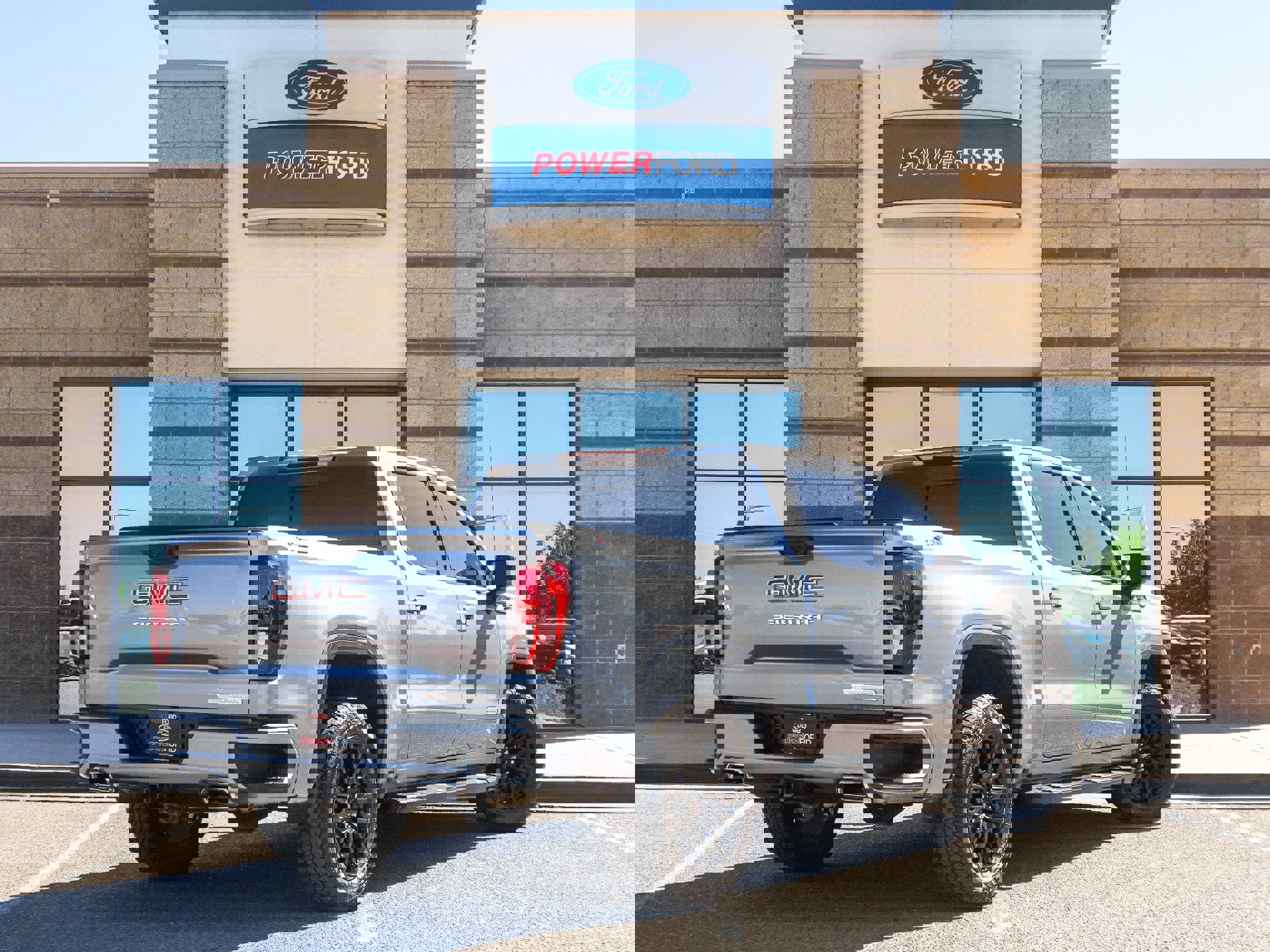 Used 2025 GMC Sierra 1500 Elevation w/ Preferred Package AWD/4WD image 6