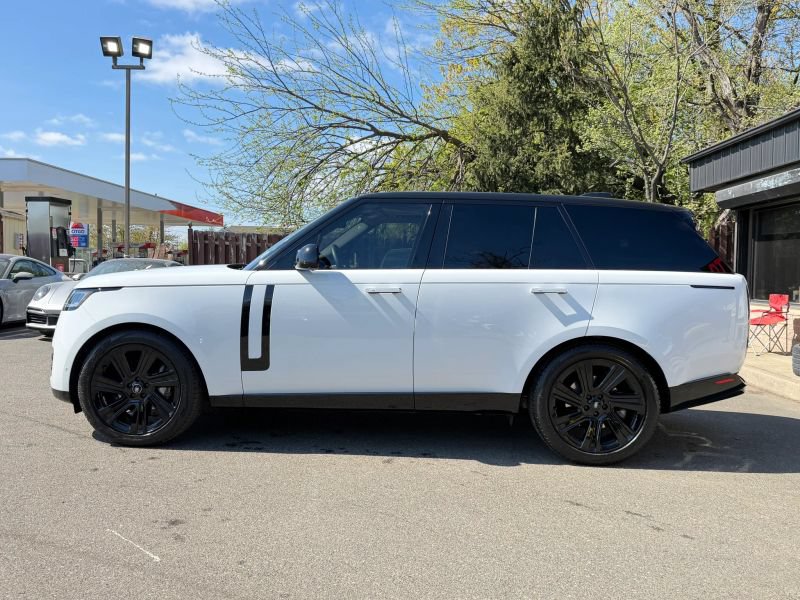 Used 2023 Land Rover Range Rover SE AWD/4WD image 9