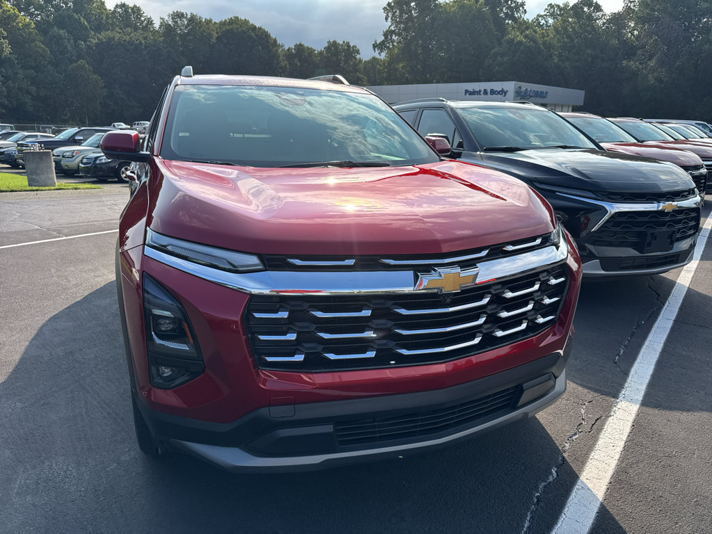 Used 2025 Chevrolet Equinox LT w/ Convenience Package II FWD image 2