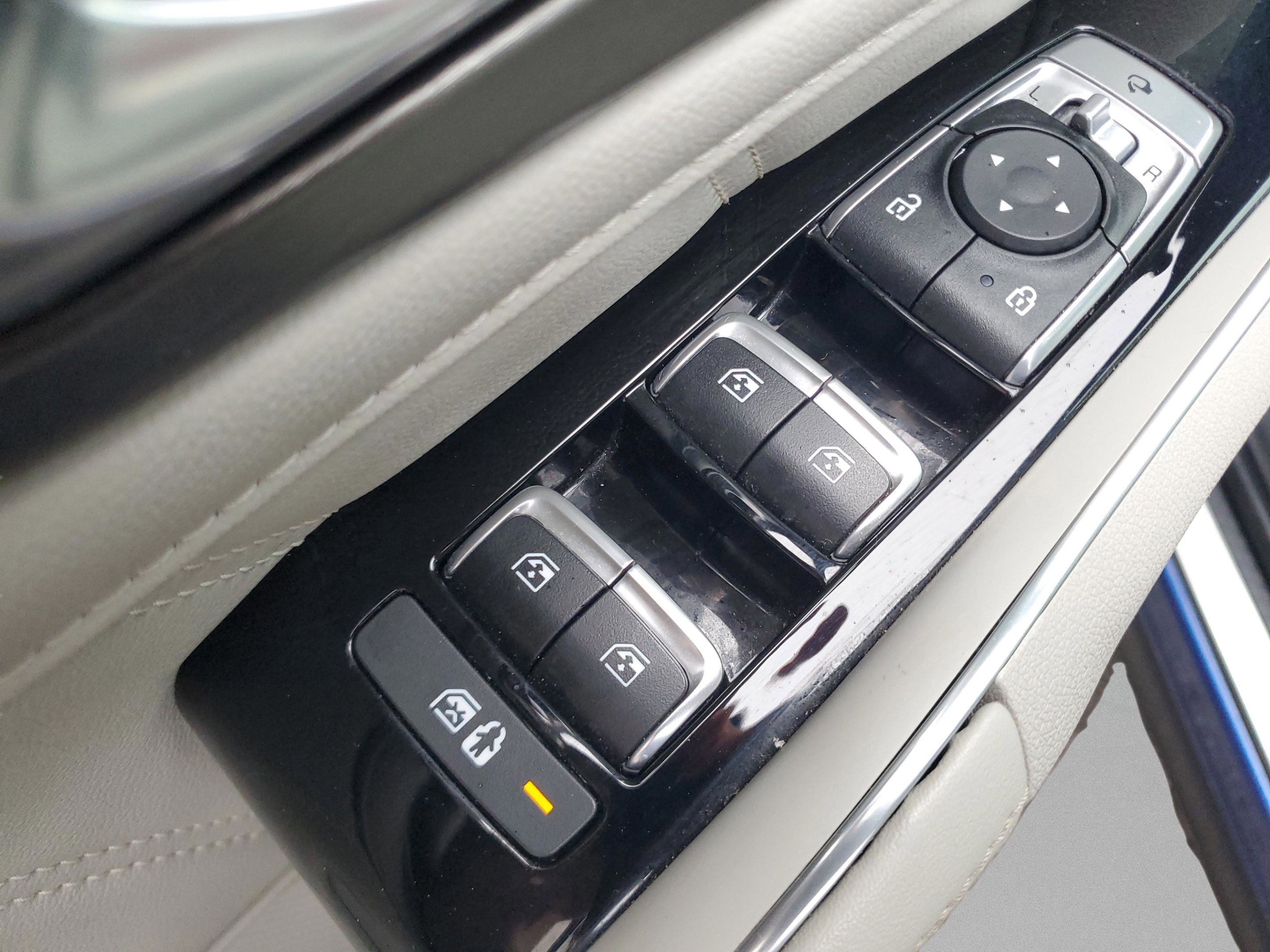 Certified 2023 Kia Sorento SX image 17