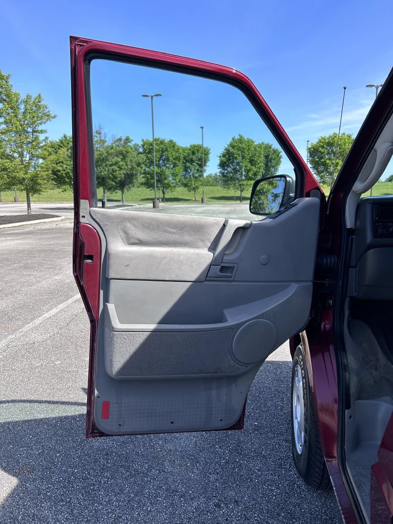 Used 2000 Volkswagen Eurovan MV FWD image 15