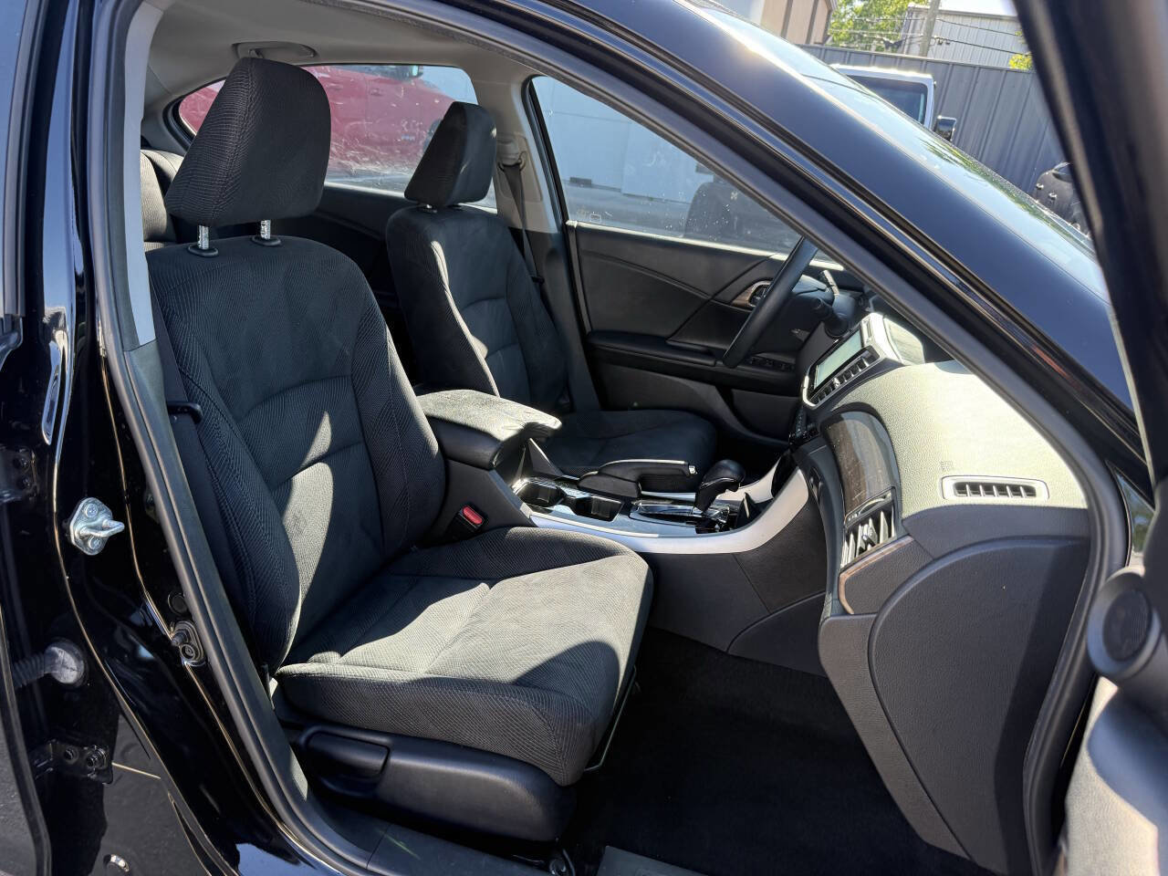 Used 2016 Honda Accord EX image 10